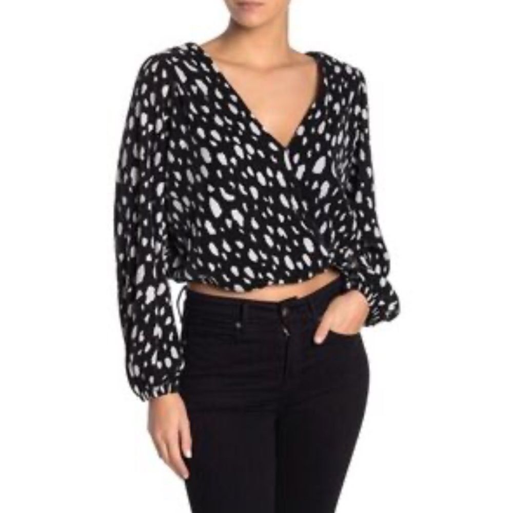 ASTR the Label Black & White Texture Bubble Hem Crop Top size Medium